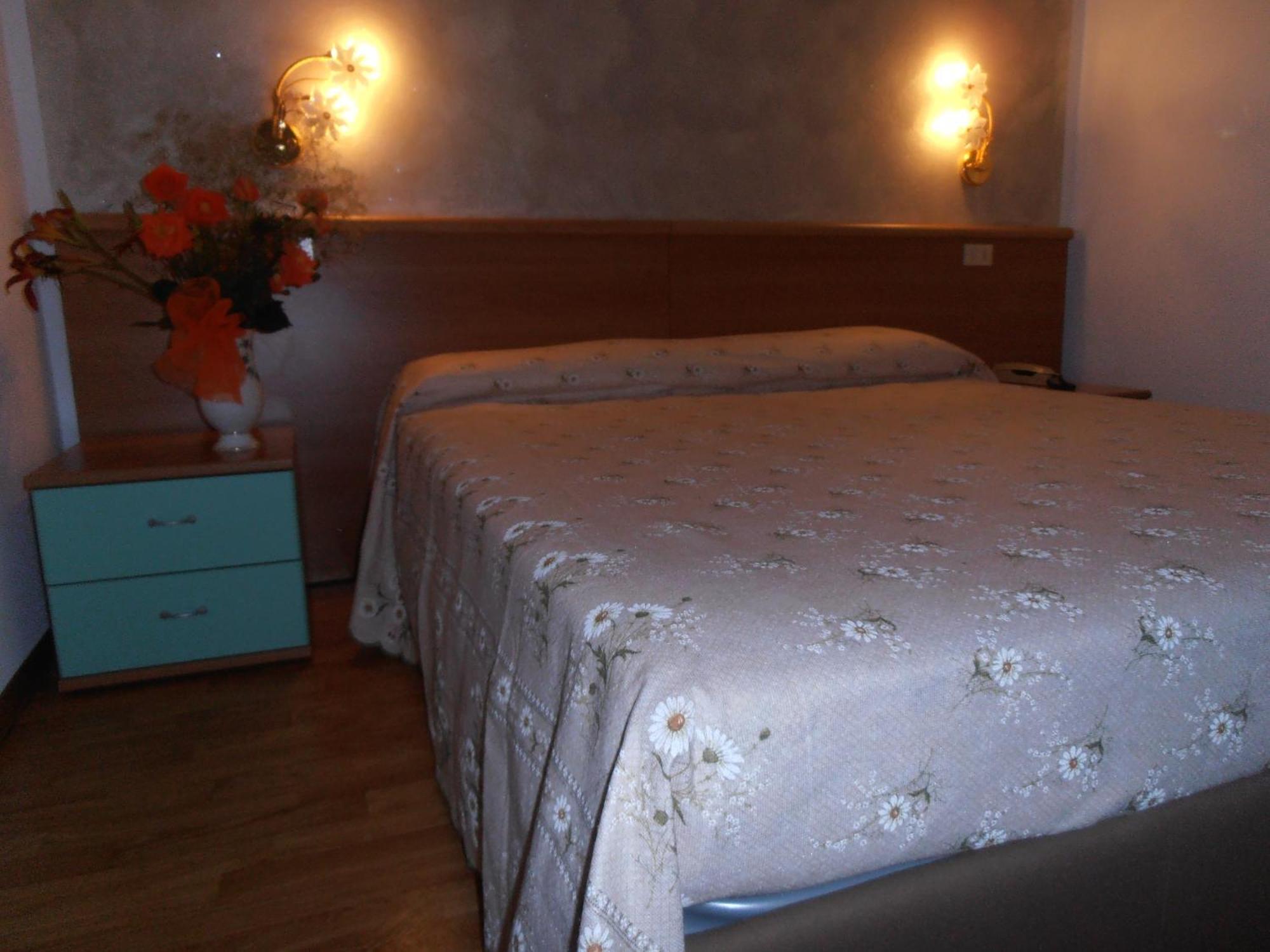 Locanda Ridevert Hotel Tione di Trento Szoba fotó